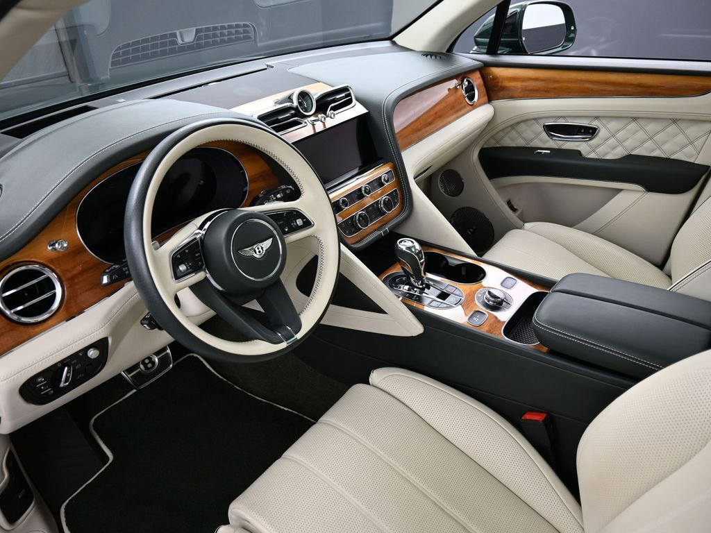 Used 2022 Bentley Bentayga AWD/4WD image 4
