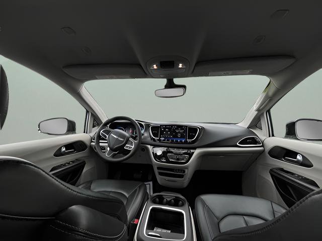 Used 2024 Chrysler Pacifica Touring-L FWD image 31