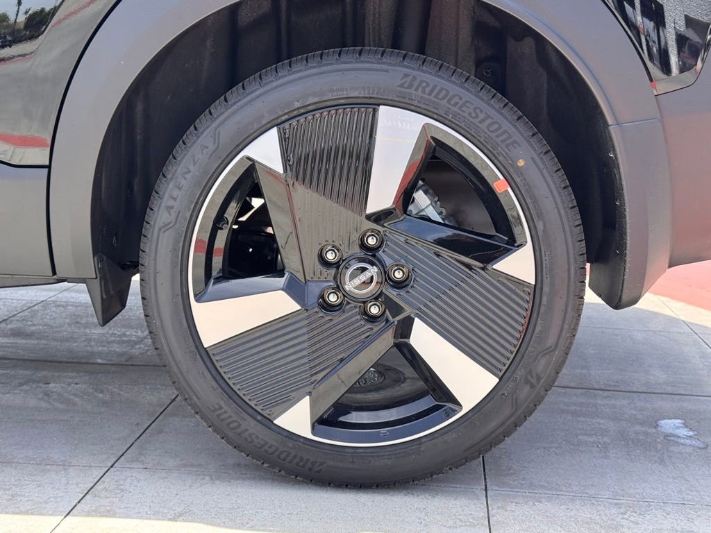 New 2025 Nissan Kicks SR image 8