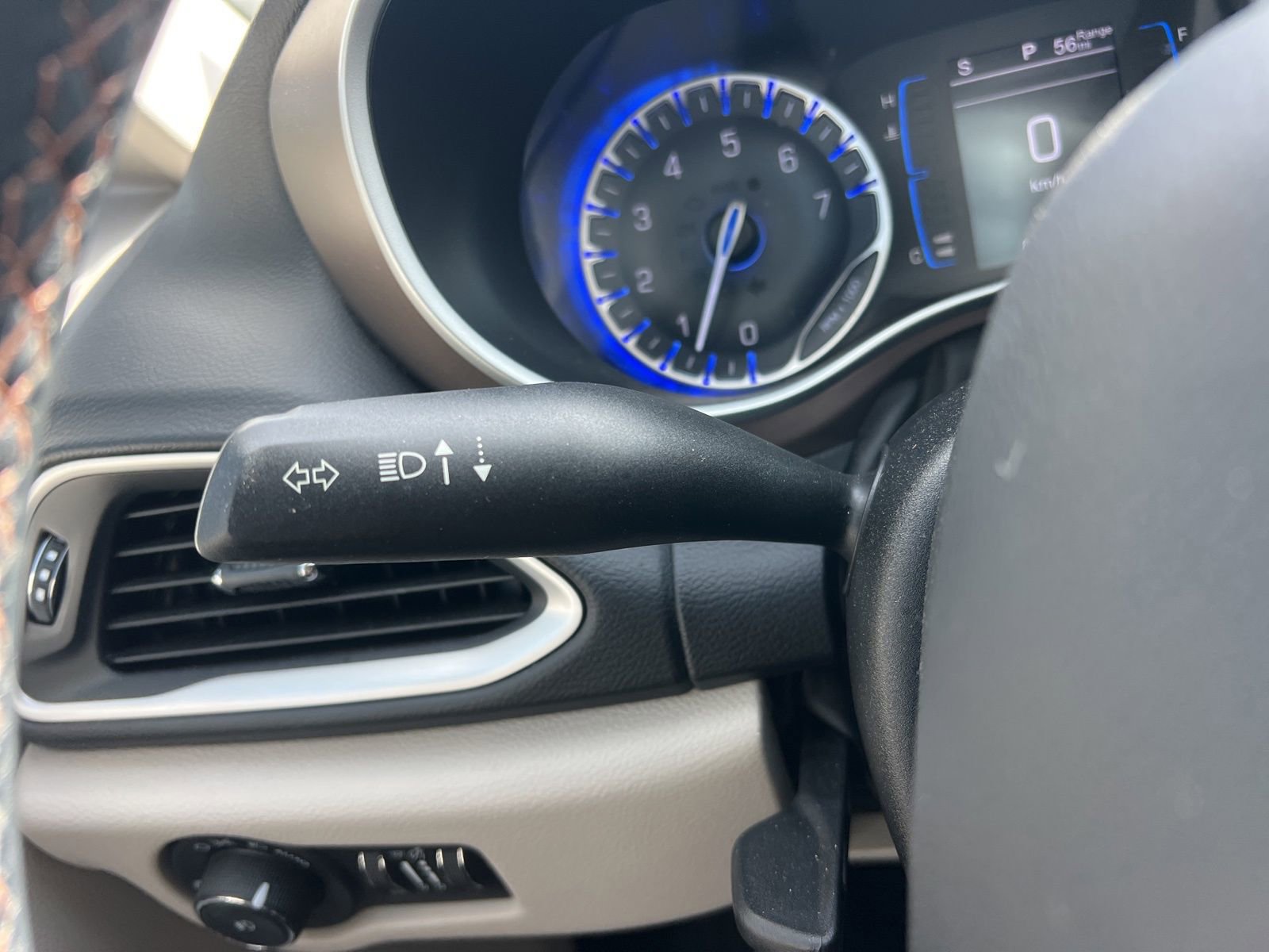 Used 2017 Chrysler Pacifica Touring-L w/ Tire & Wheel Group image 30