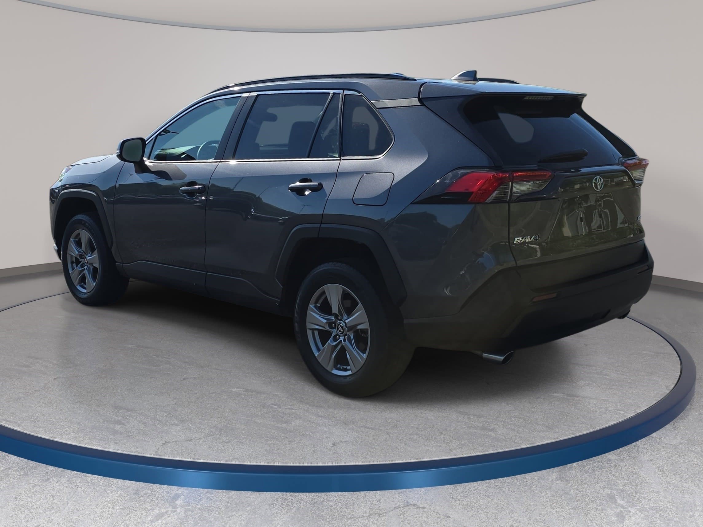 Used 2023 Toyota RAV4 XLE w/ Convenience Package FWD image 7
