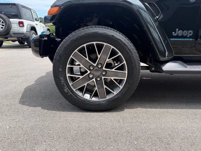 Used 2023 Jeep Wrangler Unlimited Sahara AWD/4WD image 18