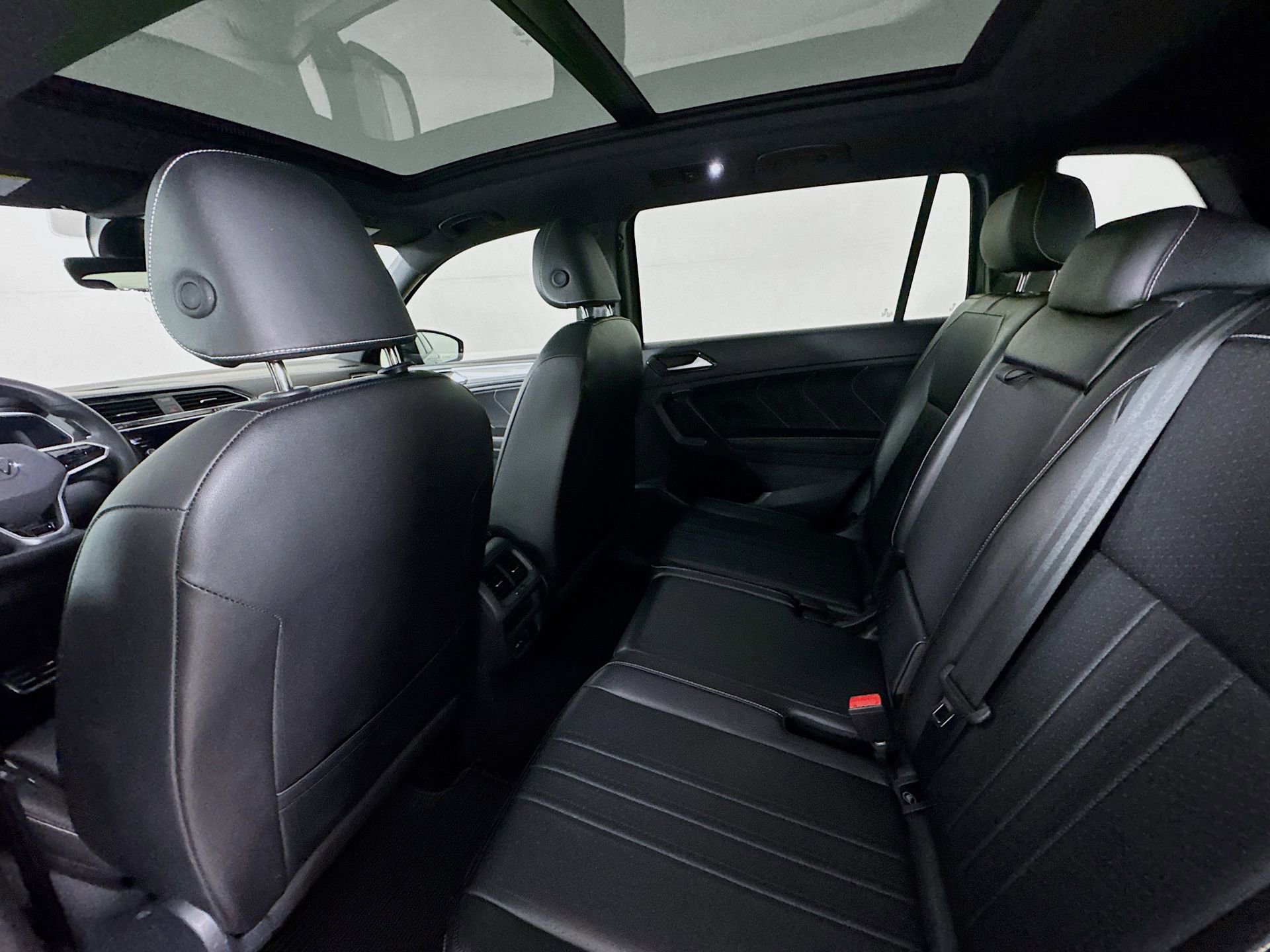 Used 2024 Volkswagen Tiguan SE R-Line w/ MDO Package, Three-Row FWD image 25