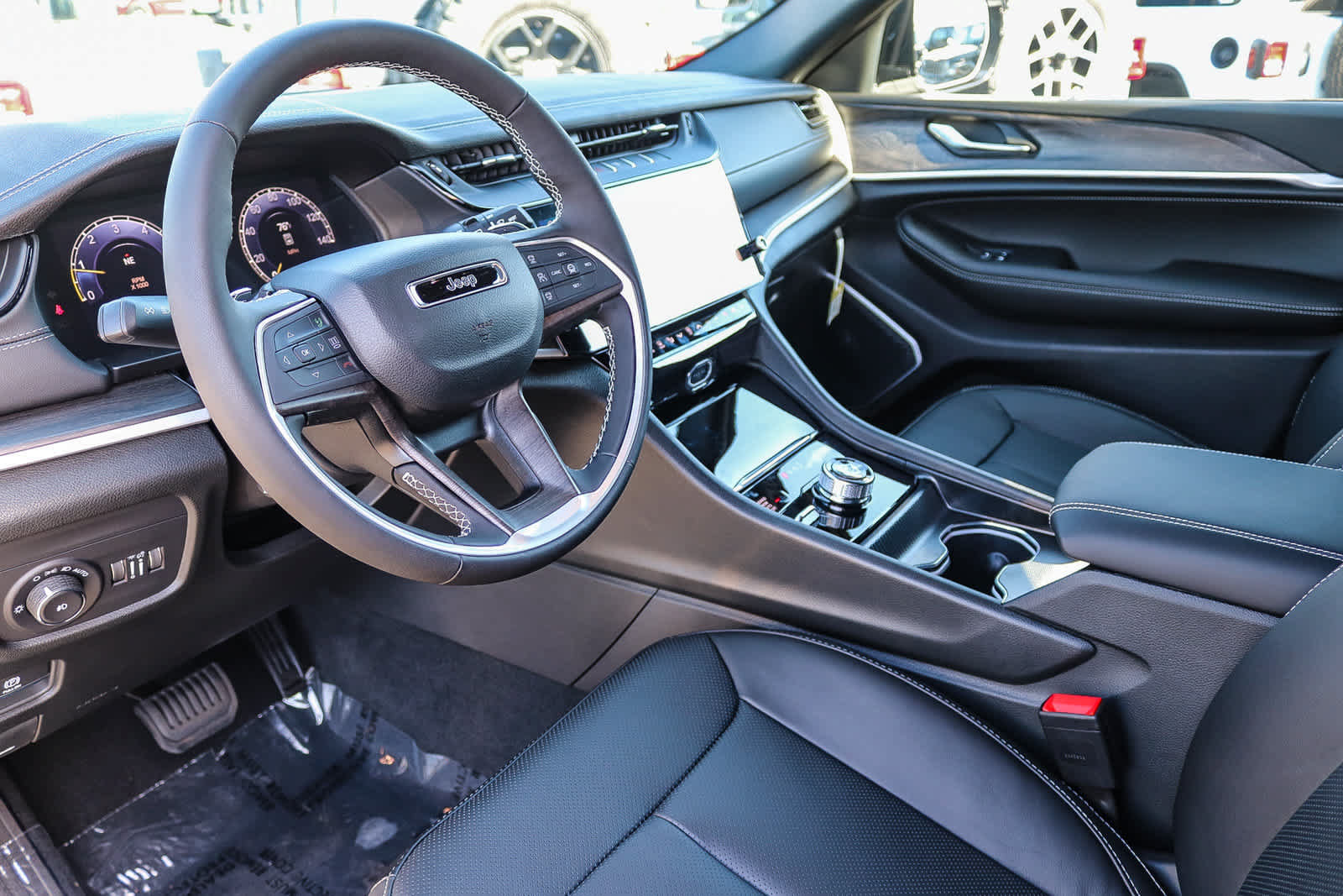 New 2027 Jeep Grand Cherokee Limited AWD/4WD image 17