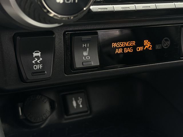 Used 2019 Toyota RAV4 XSE AWD/4WD image 18