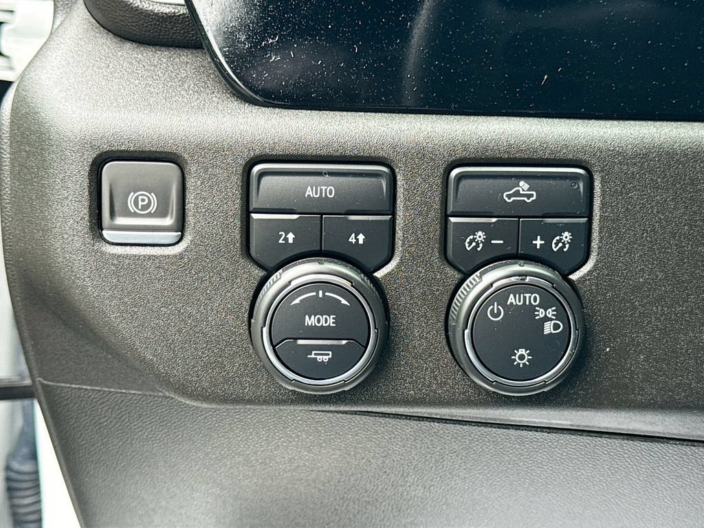 Used 2023 Chevrolet Silverado 1500 LT AWD/4WD image 13