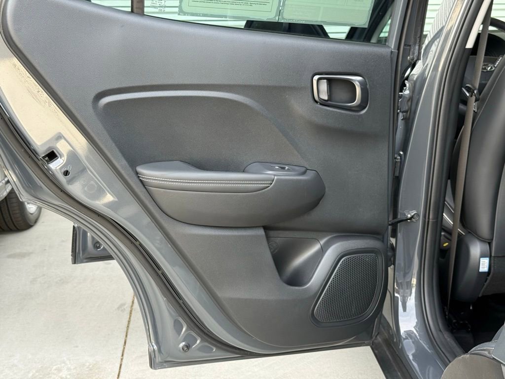 Used 2024 Hyundai Venue Limited FWD image 21