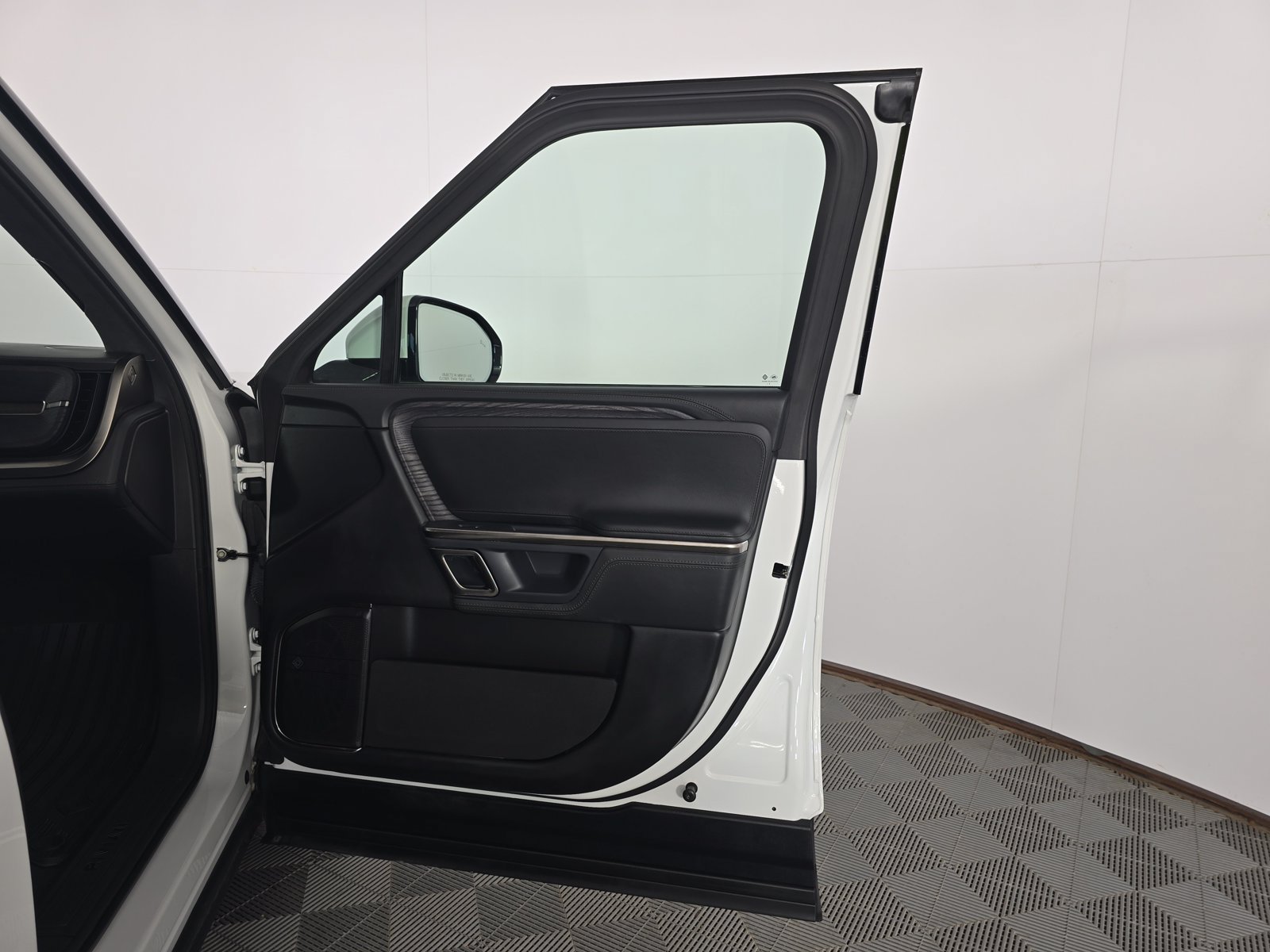 Used 2024 Rivian R1T Adventure Dual AWD/4WD image 18