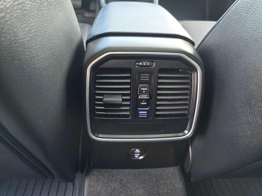 Used 2023 Porsche Macan image 22