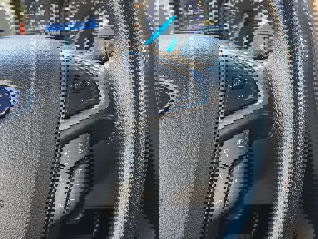 Used 2018 Ford Fusion SE image 16