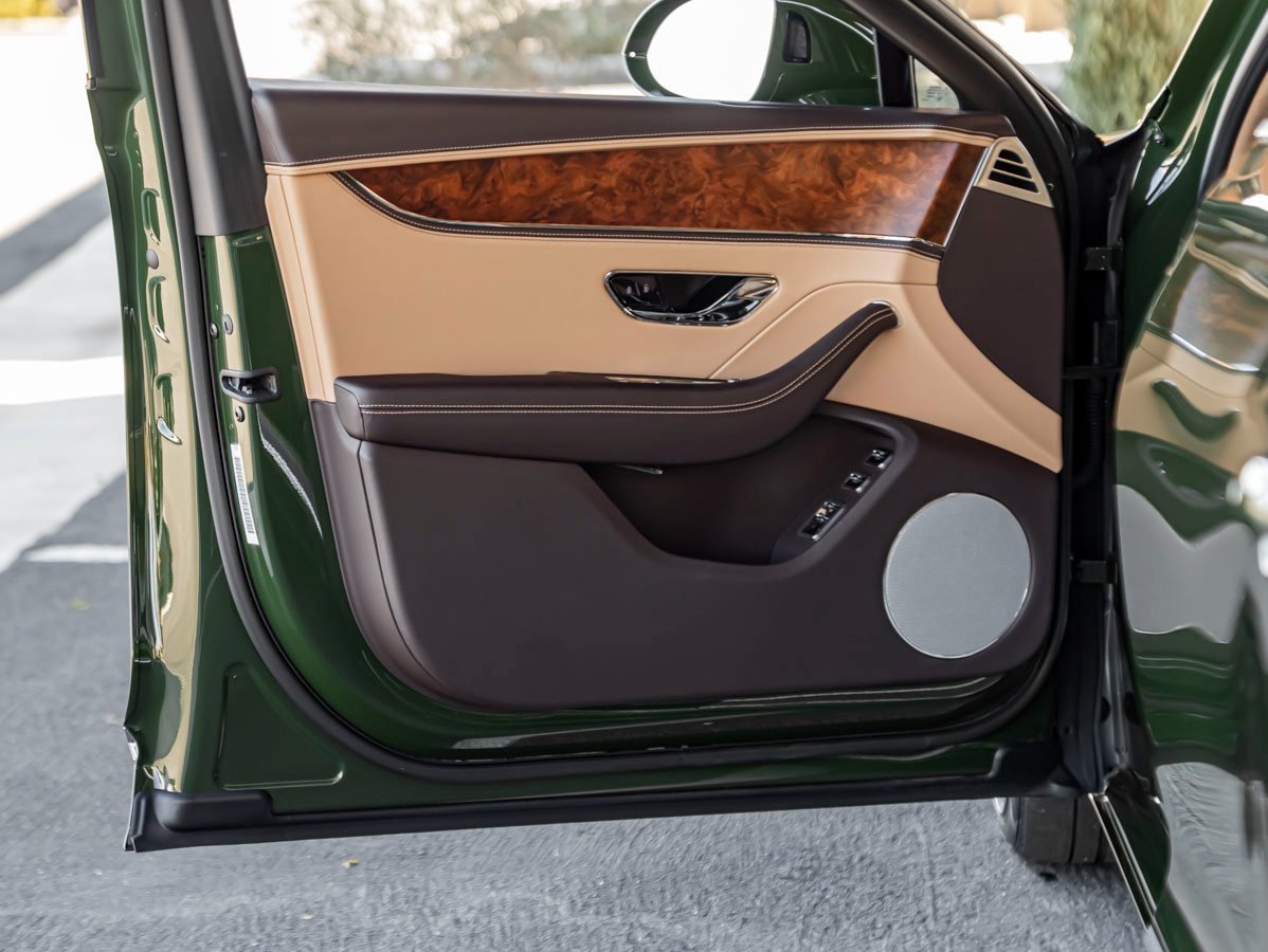 Used 2022 Bentley Flying Spur Plug-In Hybrid image 15