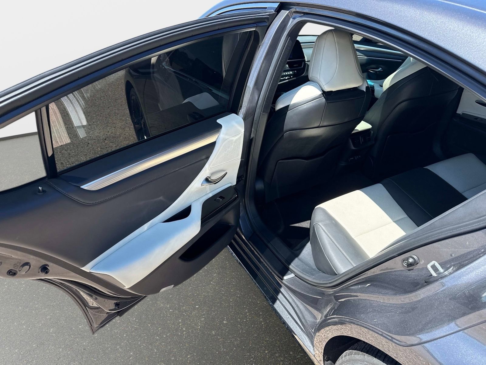 Used 2024 Lexus ES 350 F Sport w/ Accessory Package (Z2) FWD image 10