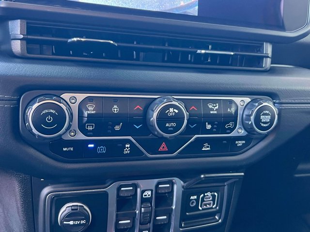 Used 2024 Jeep Wrangler Unlimited Sahara w/ Technology Group AWD/4WD image 25