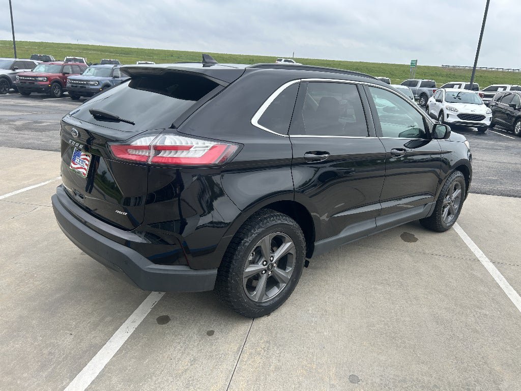 Used 2022 Ford Edge SEL w/ Sport Appearance Package AWD/4WD image 5