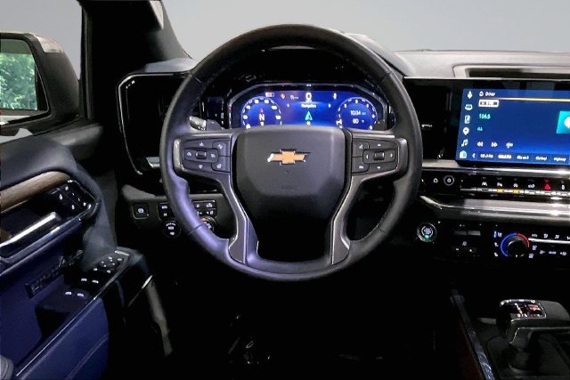 Used 2024 Chevrolet Silverado 1500 High Country w/ Technology Package AWD/4WD image 6