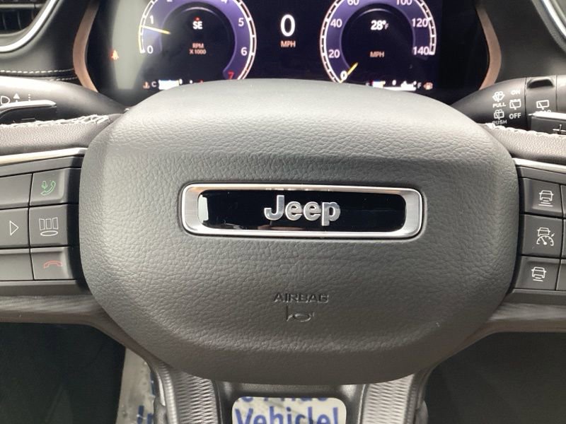 New 2025 Jeep Grand Cherokee L Altitude image 36