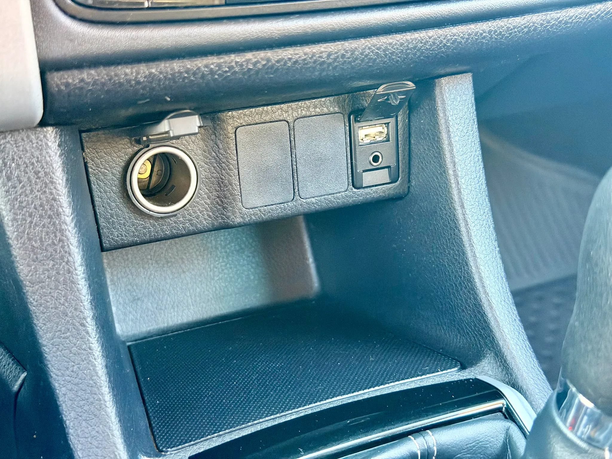Used 2019 Toyota Corolla LE w/ Body Protection Package FWD image 21
