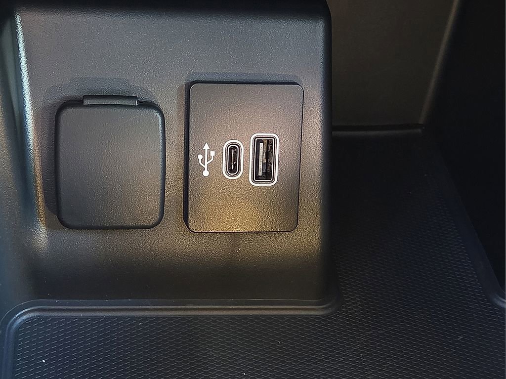 Used 2025 Ford Explorer Active w/ Active Comfort Package image 28