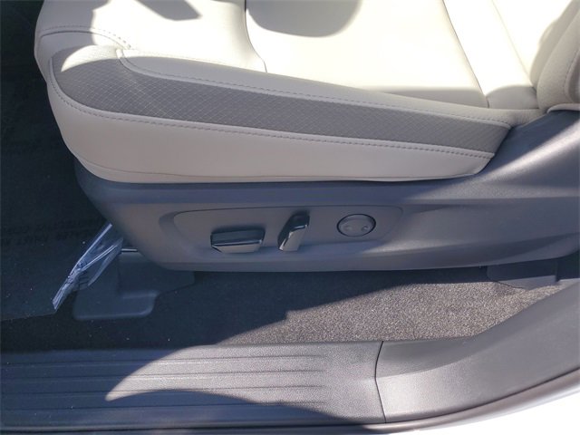 New 2025 Nissan Pathfinder SL image 9