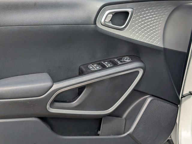 Used 2025 Kia Soul LX image 5