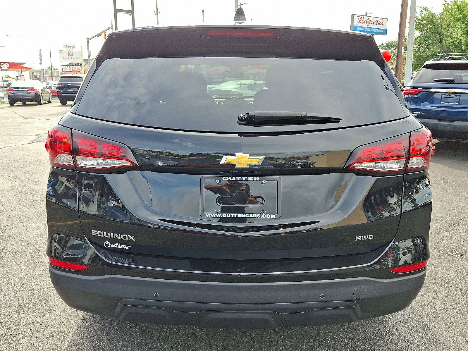 Used 2023 Chevrolet Equinox LS w/ LS Convenience Package image 4