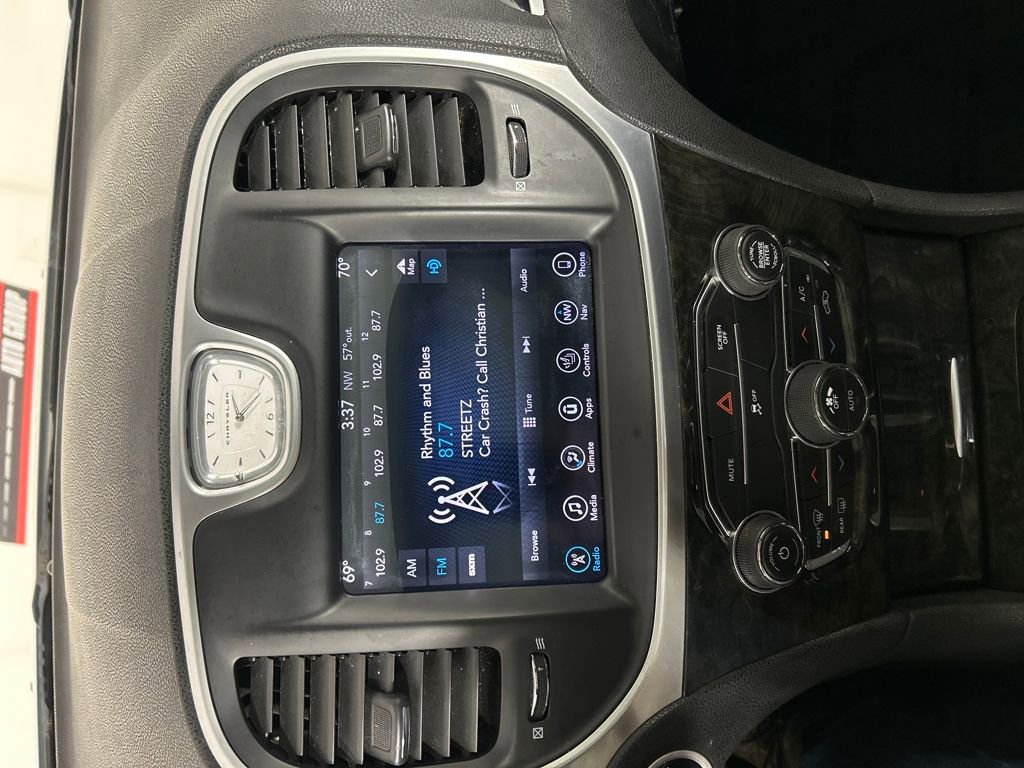 Used 2017 Chrysler 300 C image 15