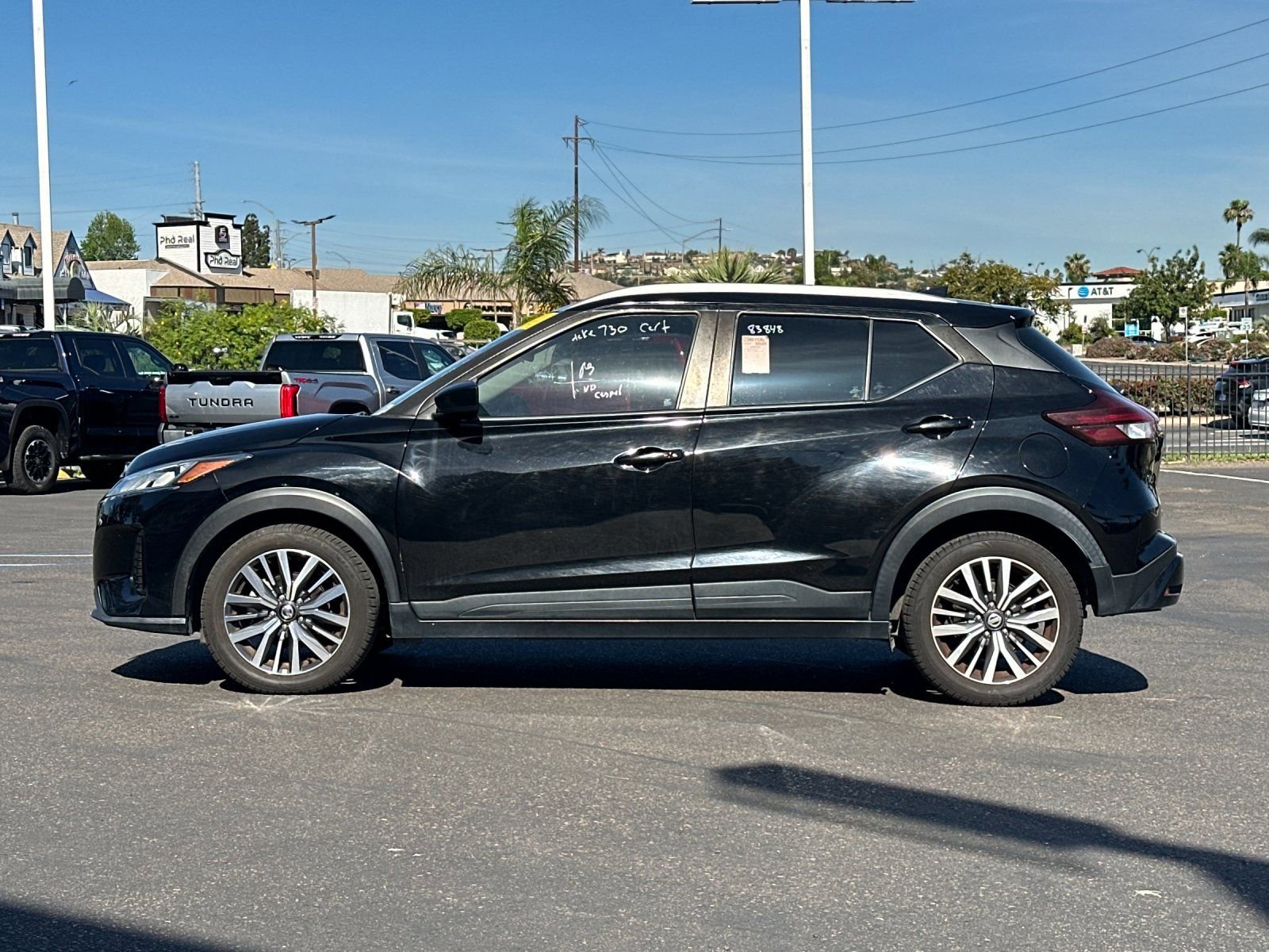 Used 2021 Nissan Kicks SV image 2