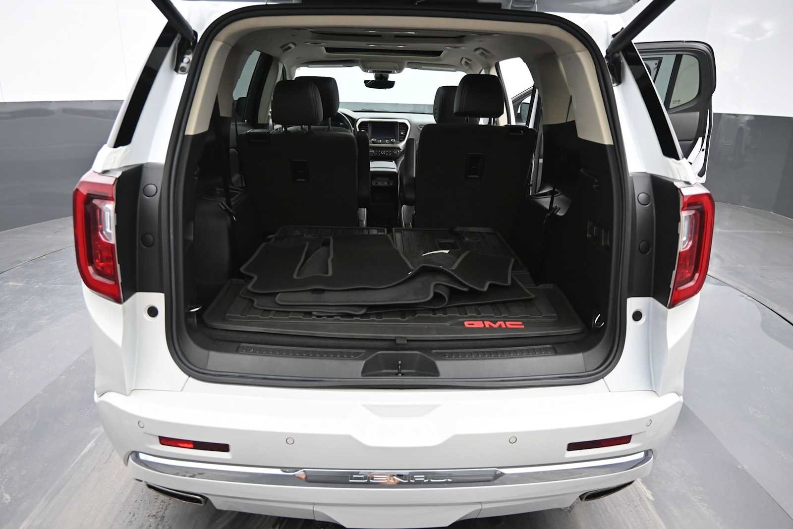 Used 2022 GMC Acadia Denali w/ Denali Ultimate Package AWD/4WD image 13