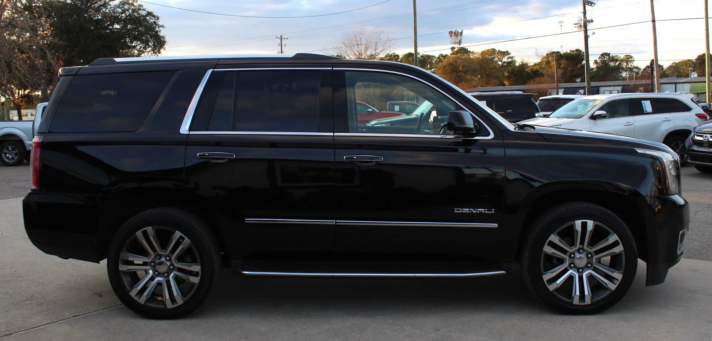 Used 2017 GMC Yukon Denali w/ Open Road Package image 6