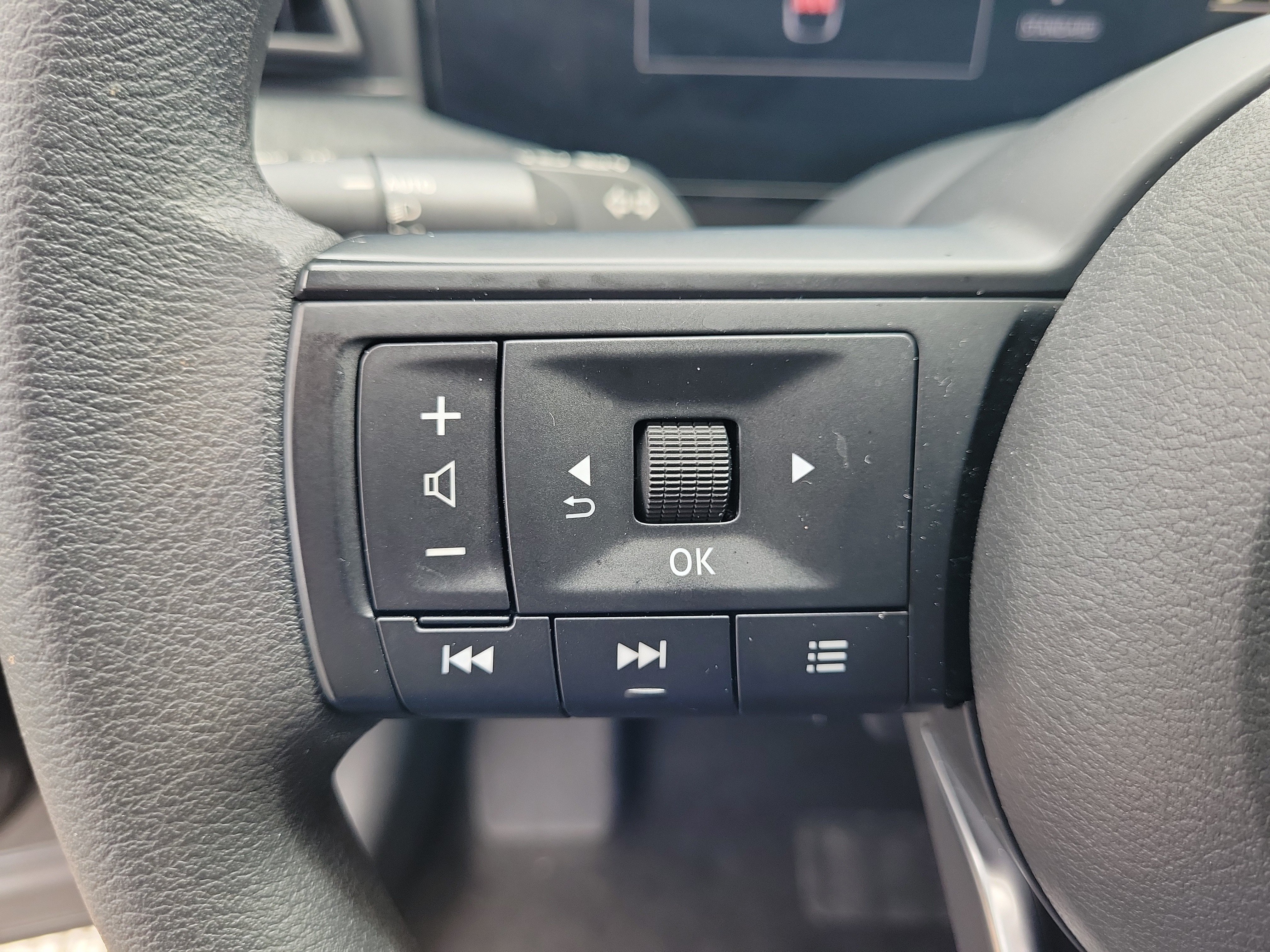 Certified 2025 Nissan Kicks SV FWD image 16