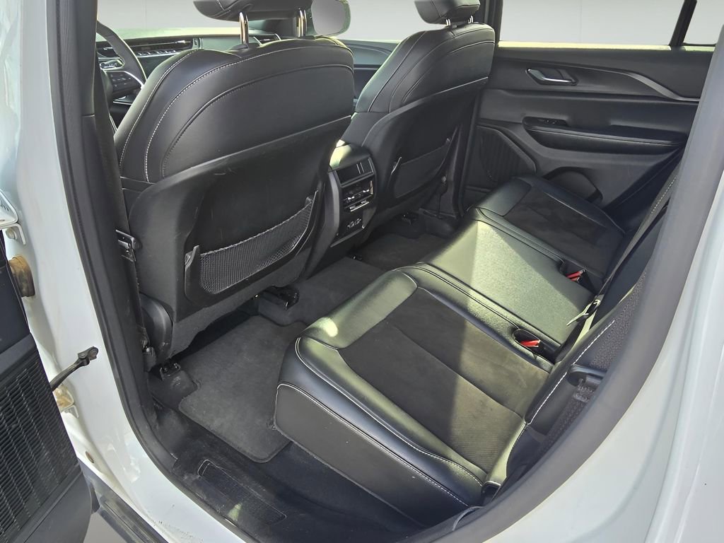 Used 2024 Jeep Grand Cherokee Altitude image 27