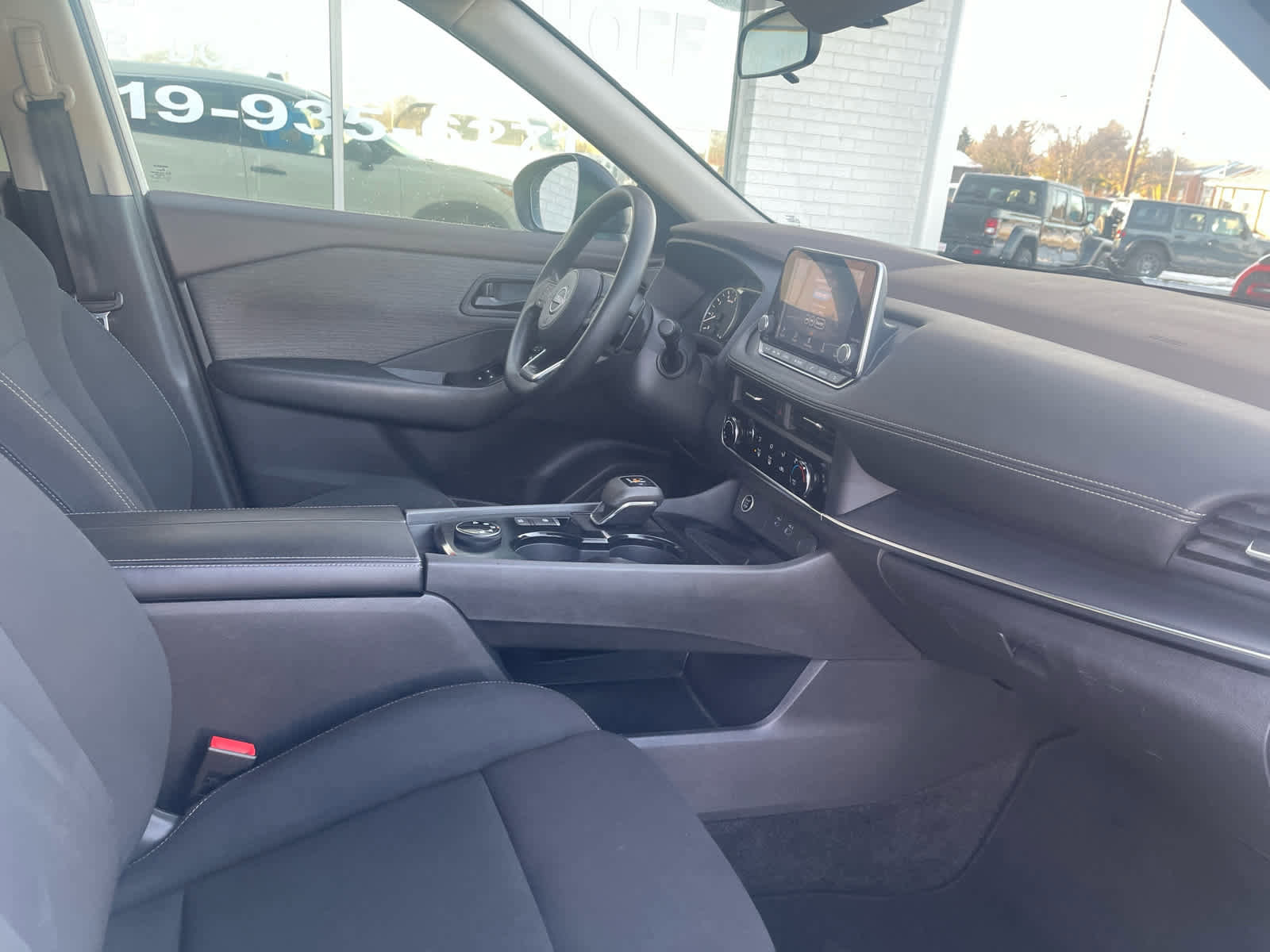 Used 2023 Nissan Rogue S image 10