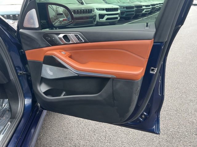 Used 2025 BMW X7 M60i image 32