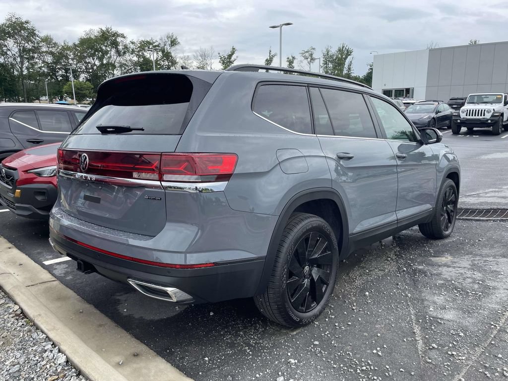 Used 2025 Volkswagen Atlas SE AWD/4WD image 4