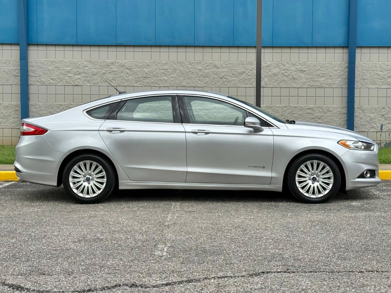 Used 2015 Ford Fusion SE w/ Equipment Group 502A FWD image 4