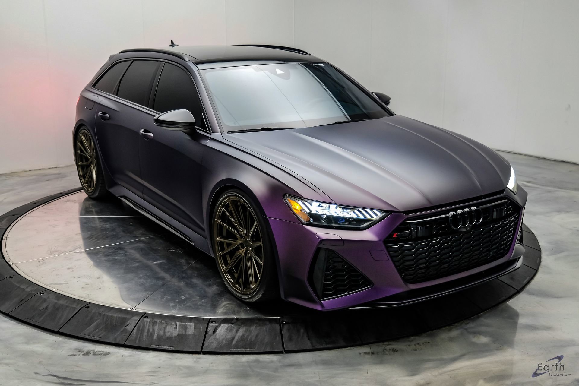 Used 2023 Audi RS 6 w/ Black Optic Package image 30