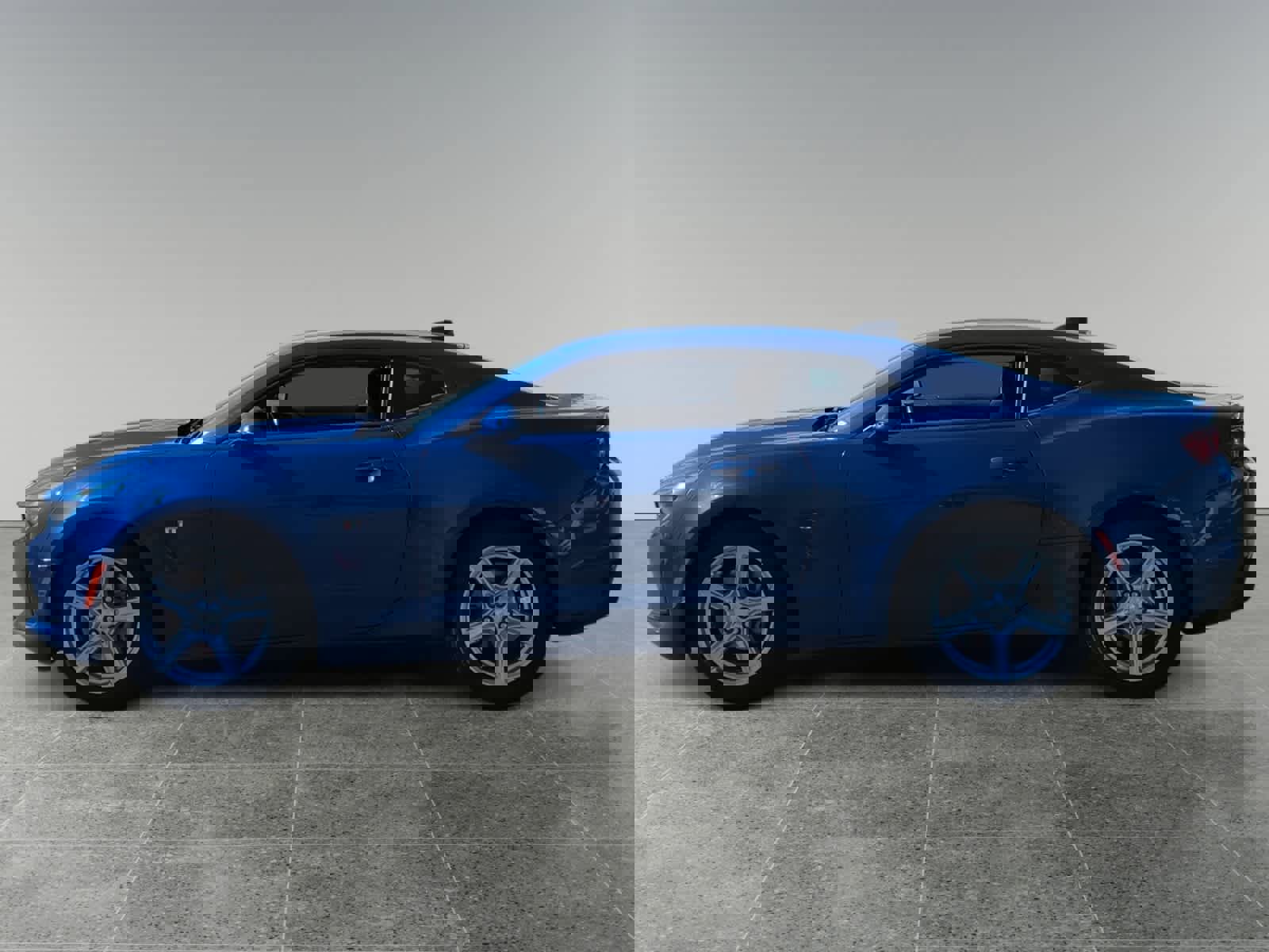 Used 2023 Chevrolet Camaro LT image 2