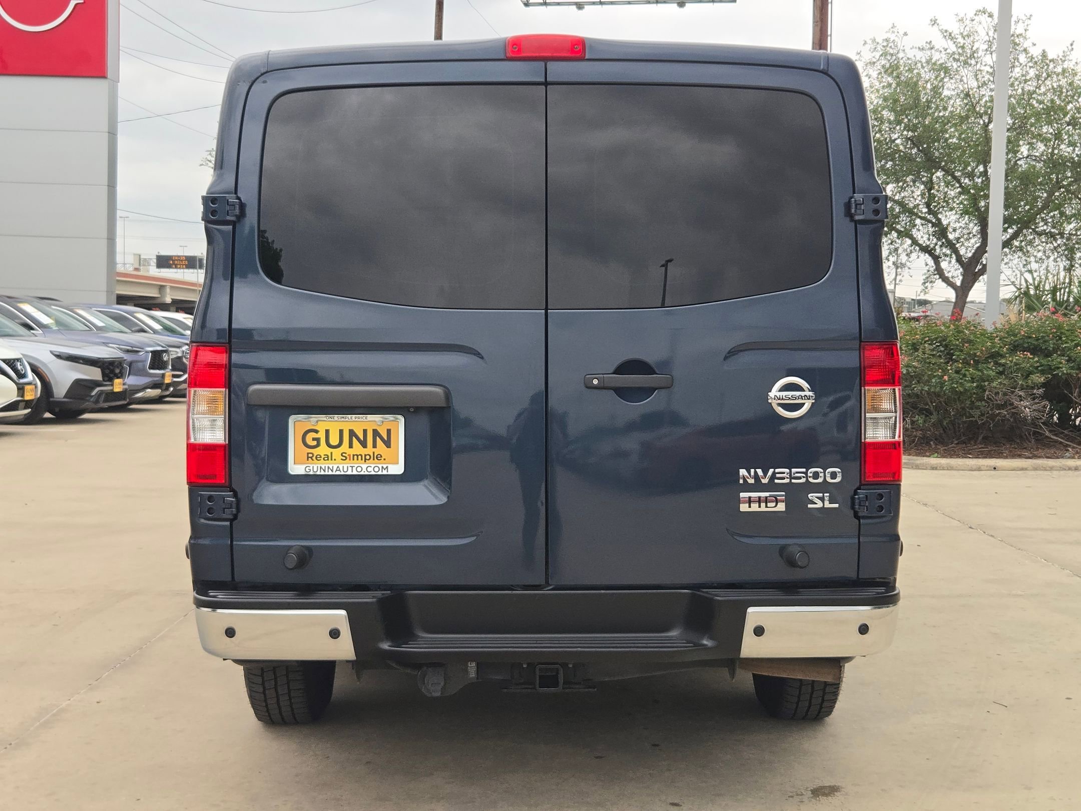 Used 2016 Nissan NV 3500 SL image 5