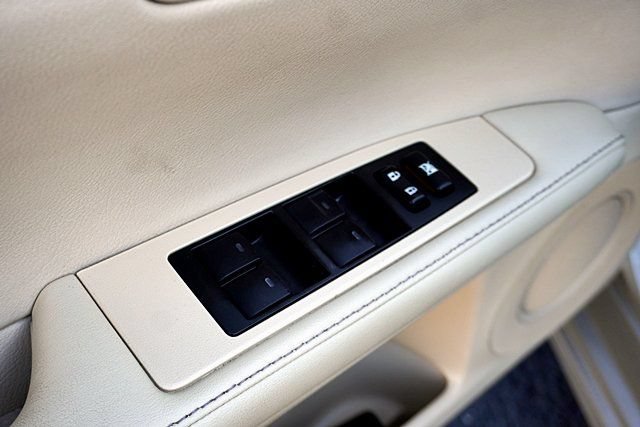 Used 2014 Lexus ES 300h w/ Luxury Package w/Bamboo Trim FWD image 34