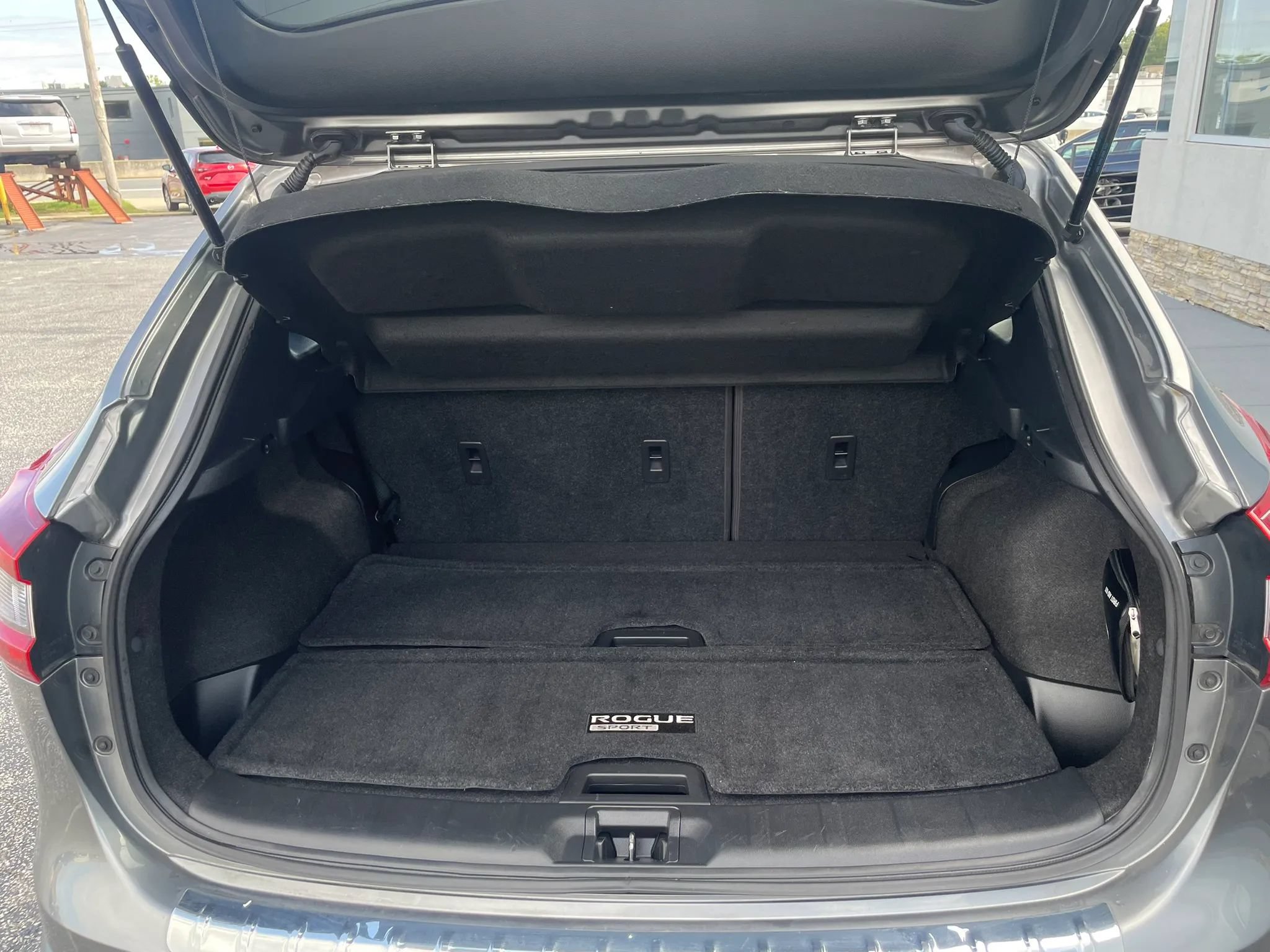 Used 2021 Nissan Rogue Sport SV FWD image 10