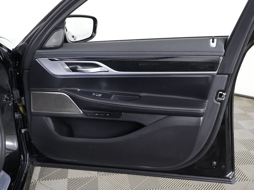 Used 2021 BMW 750i xDrive w/ M Sport Package AWD/4WD image 30