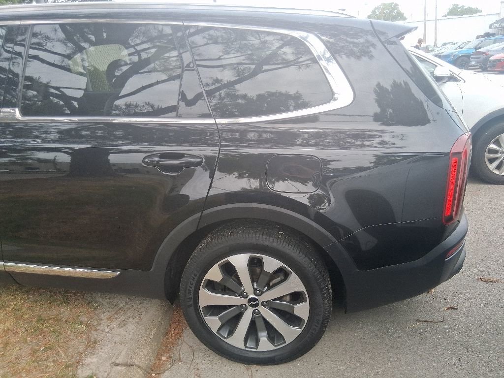 Used 2022 Kia Telluride EX w/ EX Premium Package FWD image 9