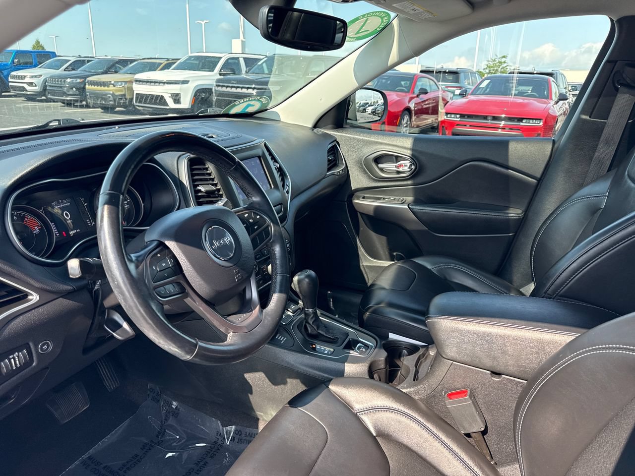 Used 2020 Jeep Cherokee Latitude Plus w/ Cold Weather Group AWD/4WD image 12