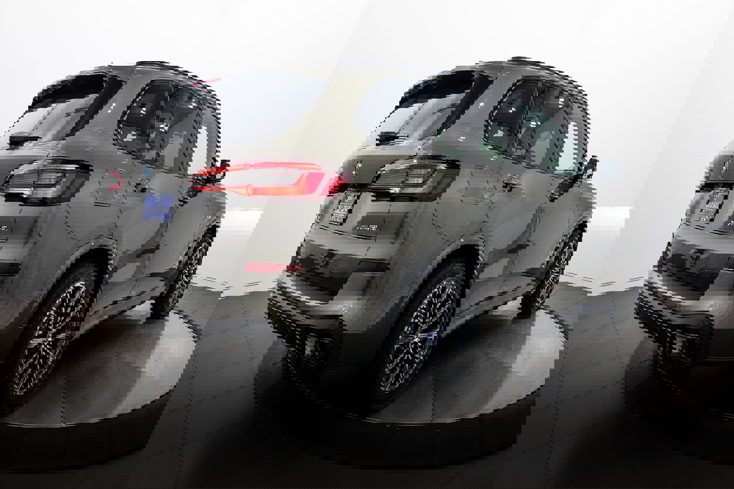 Used 2023 BMW X5 xDrive45e w/ Executive Package image 4