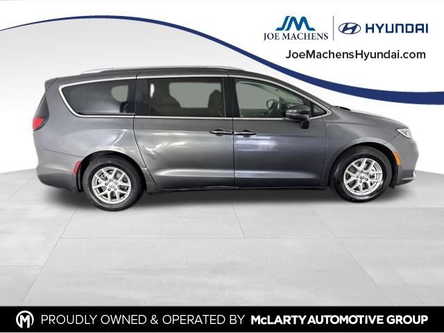 Used 2021 Chrysler Pacifica Touring-L FWD image 4