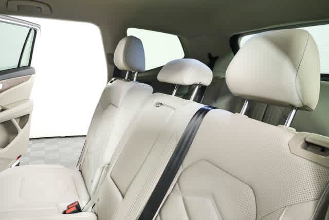 Certified 2025 Volkswagen Atlas SE FWD image 19