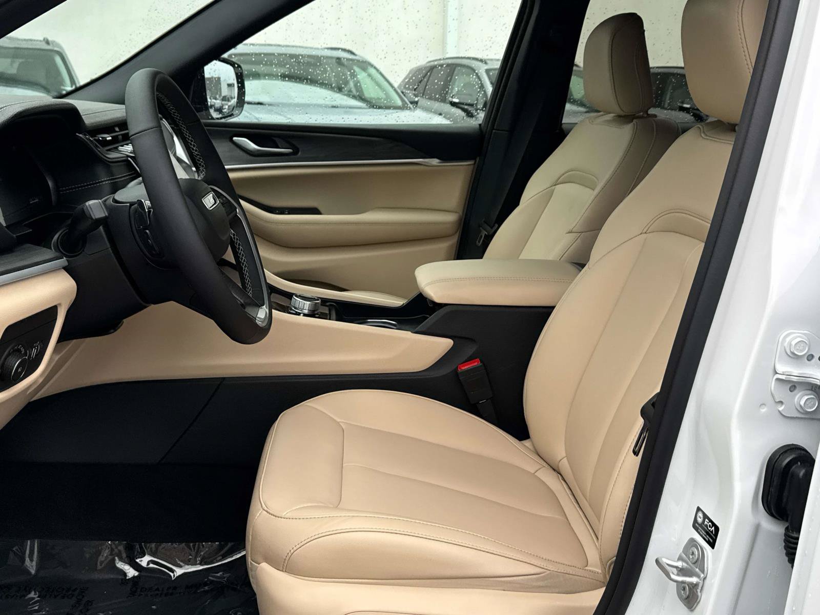 Used 2025 Jeep Grand Cherokee Limited AWD/4WD image 20