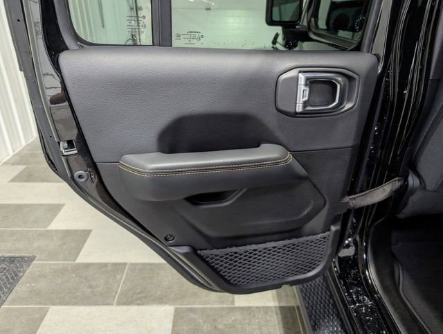 Used 2025 Jeep Wrangler Unlimited Sahara AWD/4WD image 8
