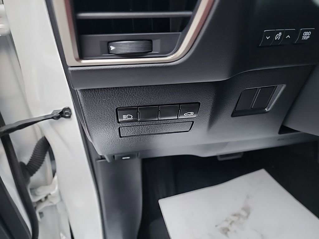 Used 2018 Lexus NX 300h AWD w/ Towing Package (1500 lbs) image 16