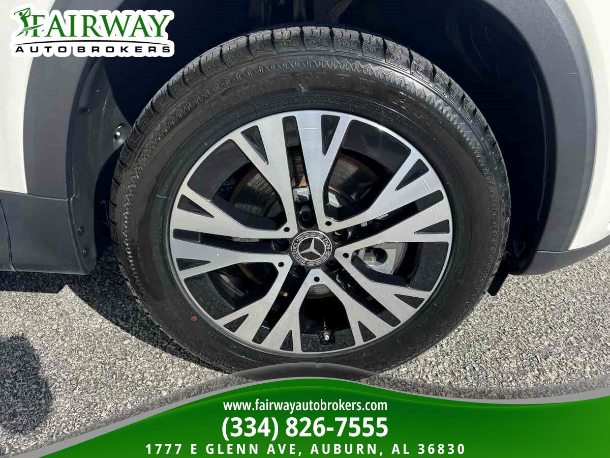 Used 2025 Mercedes-Benz GLB 250 w/ Exclusive Package image 33